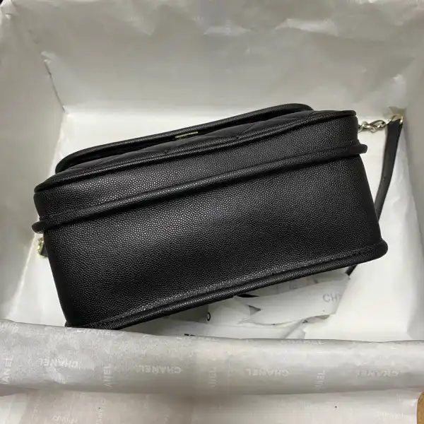 Official oldcobbler CHANEL SMALL MESSENGER BAG 0128