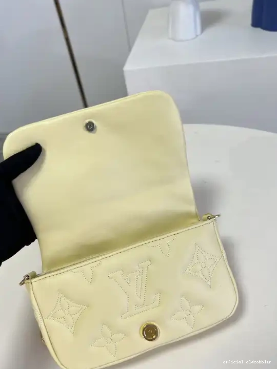 Official oldcobbler LOUIS WALLET STRAP ON BUBBLEGRAM VUITTON 0211