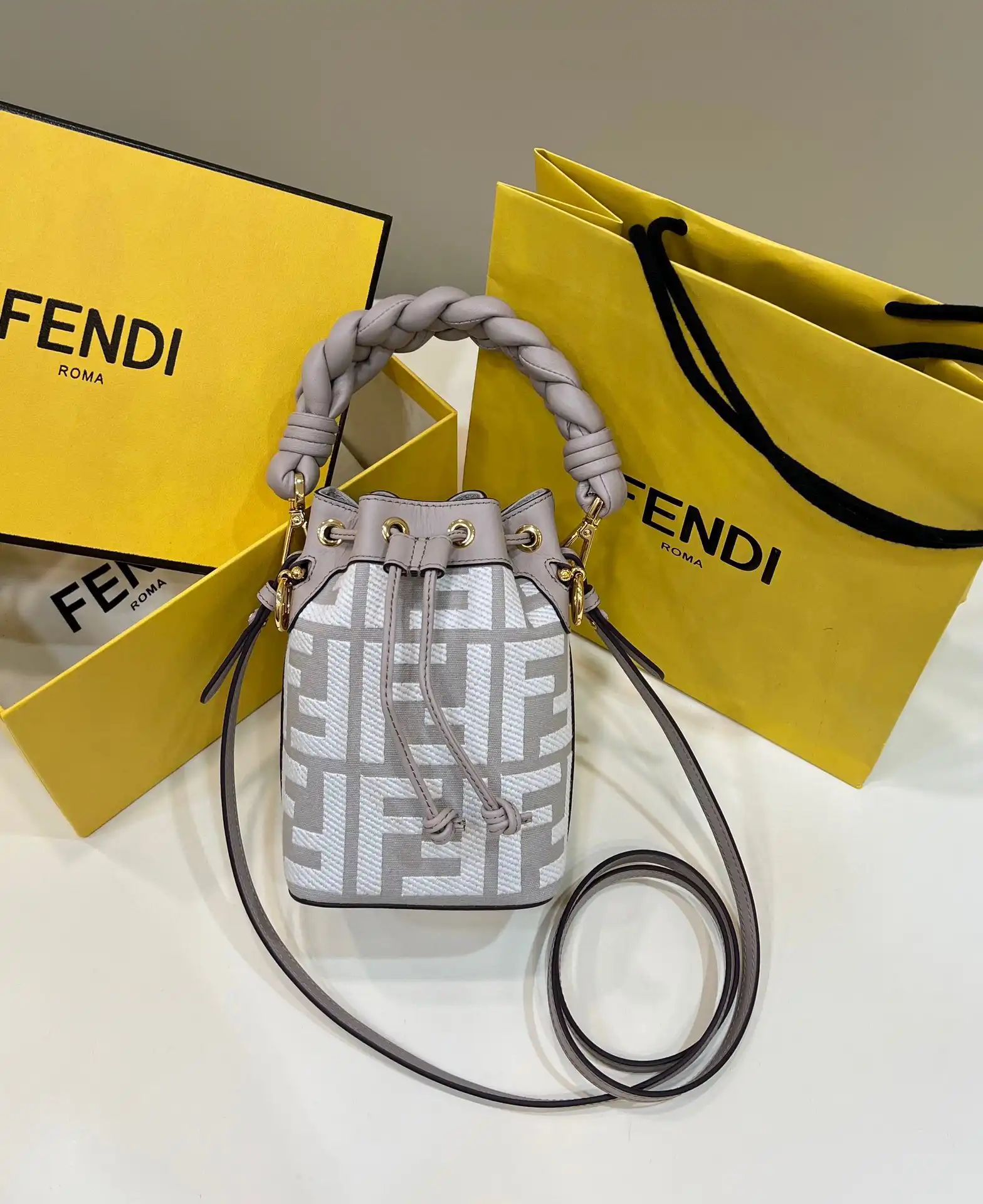 Official oldcobbler FENDI MON TRESOR-12*18*10CM 0204